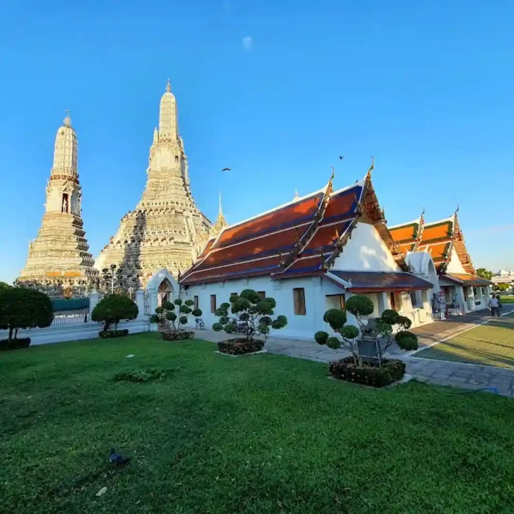 this is the image of Wat Arun temple located in Thailand